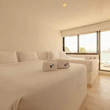 Castillo Grande Bayside Retreat 6br 2 Homes *