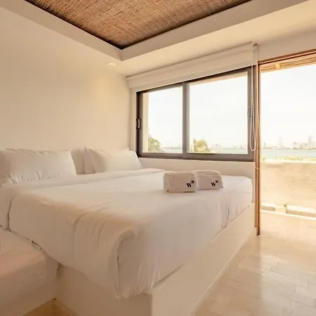 Castillo Grande Bayside Retreat 6br 2 Homes