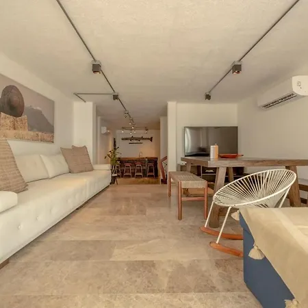 Сasa de vacaciones Castillo Grande Bayside Retreat 6br 2 Homes
